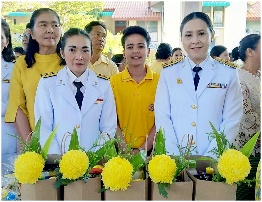 ﻿สำนักงานบังคับคดีกลุ่มจังหวัดที่ 9 (Sandbox) ร่วมพิธีทำบุญตักบาตร เนื่องในวันคล้ายวันสวรรคต พระบาทสมเด็จพระบรมชนกาธิเบศร มหาภูมิพลอดุลยเดชมหาราช บรมนาถบพิตร